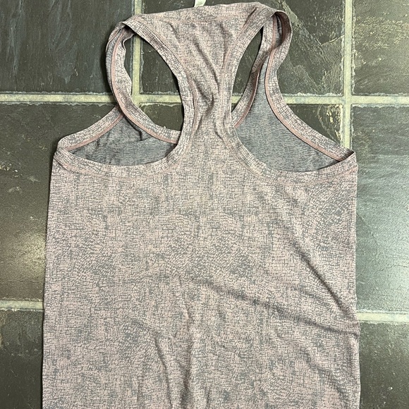 2 Atheleta tank tops - Picture 1 of 4